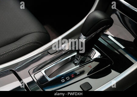 Automatische Getriebe Auto Schließen Sie herauf Bild Automatik Luxus Konzept Stockfoto