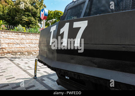 Istanbul, Türkei, September 2018: Detaillierte Ansicht eines schwarzen Panzerwagen der türkischen Polizei Stockfoto