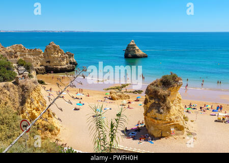 Praia Dona Ana Strand in der Nähe des Resorts von Lagos. Algarve, Portugal, Europa Stockfoto