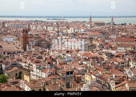 Blick vom Campanile von St. Mark's Square in Richtung Nordosten, Venedig, Italien. Stockfoto