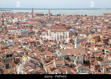 Blick vom Campanile von St. Mark's Square in Richtung Nordosten, Venedig, Italien. Stockfoto