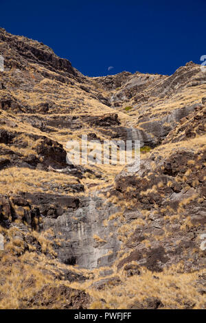 Gran Canaria, Oktober, Landschaften von Tal von Agaete, Wandern route San Pedro - Puerto de las Nieves, chemische Kaskade Stockfoto