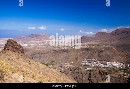 Gran Canaria, Oktober, Landschaften von Tal von Agaete, Wandern route San Pedro - Puerto de las Nieves, Blick über das Tal in Richtung Galdar in weit Distanc Stockfoto