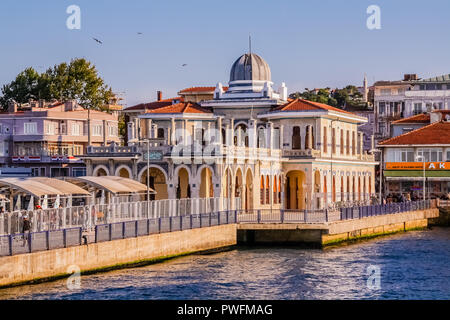 Fährhafen auf Buyukada, Prinzeninseln, Istanbul, stammt aus der osmanischen Zeit. Stockfoto