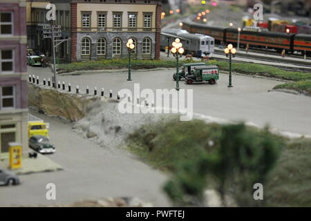 Wirklich fantastisch Modelleisenbahn Design von einem Parkplatz in der Clarendon Garfield Field House in Chicago, Illinois. Stockfoto