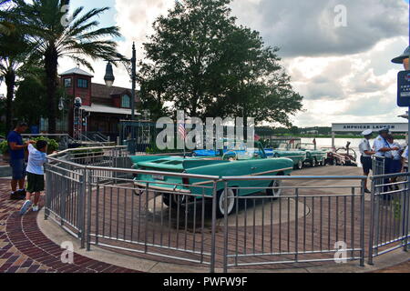 Orlando, Florida; August 19, 2018 Wasser Taxi bereit zu gehen, um in Lake Buena Vista. Stockfoto