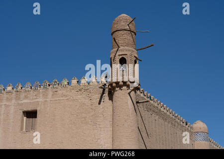 Blick auf die Außenwand der Itschan-kala Tash-Khauli Palast in der Altstadt von Chiwa die ehemalige Hauptstadt von Khwarezmia und das Khanat Chiwa als UNESCO-Weltkulturerbe in Xorazm Region, Usbekistan aufgeführt Stockfoto