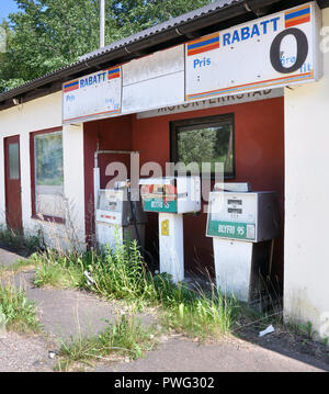 Alte Tankstelle aufgegeben. Stockfoto