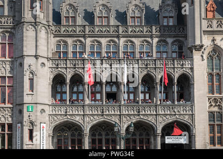 Neo-gotischen Architektur außen Historium Gebäude im Markt, Brügge, Flandern, Belgien Stockfoto