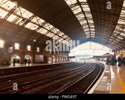 London Paddington, Großbritannien, Juli 2018. Bahnhof, keine Züge, mit Eisen structuers. Stockfoto