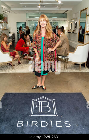 Birdies, der Heimat der stilvollen Flachbild, heimlich einen Pantoffel, ist Hosting Schauspielerin/Philanthrop Jane Seymour, Gründer der offenen Herzen Stiftung bei ihren Flagship Store in der Union Street in San Francisco am Freitag, 14. September 2018. Jane gründete die offene Herzen Stiftung ihr Traum von einer Vermächtnis zu anderen dienen zu erfüllen, und Unterstützung der Mitarbeiter Widrigkeiten in Chance zu verwandeln. Mit: Jane Seymour Wo: San Francisco, Kalifornien, USA, wenn: 14 Sep 2018 Credit: Zeichnete Altizer/WENN.com Stockfoto