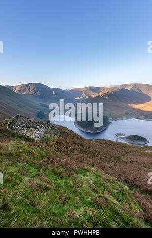 Blick von ruiniert Cottage in der Nähe der Alten Leiche Straße Mardale Haweswater zum Rigg und Riggingdale in Cumbria Lake District Stockfoto