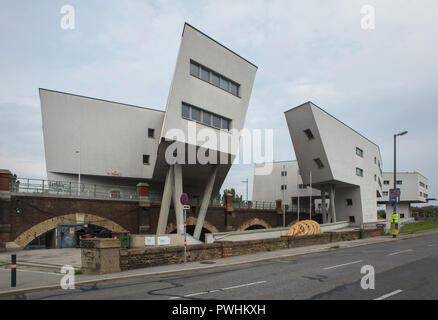 Zaha-Hadid-Haus (Zaha-Hadid-Bau) Britischer Irakischen geborene Architekt Zaha Hadid entworfen und in den Jahren 2004-2005 erbaut über die Wiener Stadtbahn von österreichischen modernistischen Architekten Otto Wagner im Wiener Bezirk Alsergrund in Wien, Österreich. Stockfoto