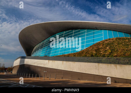 Die Aquatics Centre, Queen Elizabeth Olympic Park von Zaha Hadid, London, England, Vereinigtes Königreich, Europa ausgelegt. Stockfoto