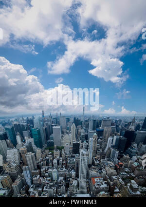 Luftaufnahme von Manhattan Wolkenkratzer vom Empire State Building Stockfoto
