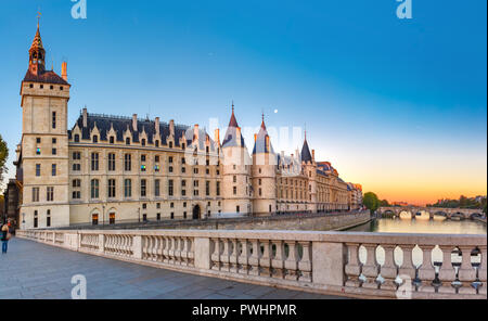 Seine und Conciergerie, Paris, Frankreich Stockfoto