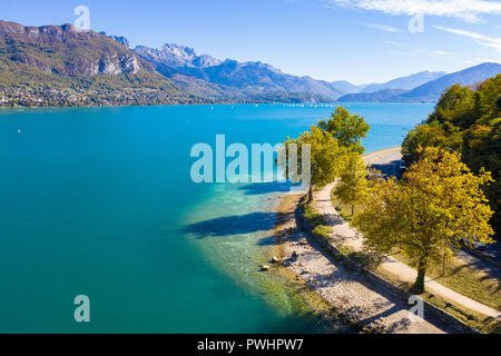Luftaufnahme See von Annecy Waterfront in Frankreich Stockfoto
