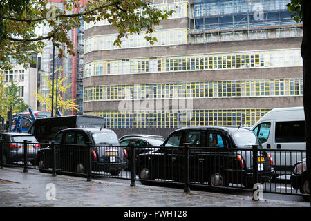 Verkehr, einschließlich Taxis in der Marylebone Road, London, UK Stockfoto