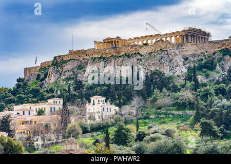 Antike Agora Marktplatz Felder Kirche Parthenon Akropolis Athen Griechenland. Agora gegründet 6. Jahrhundert v. Chr., Parthenon erbaute 438 BC Symbol der alten Gr Stockfoto