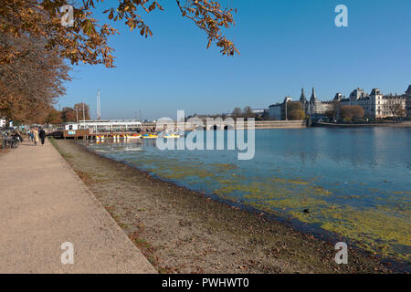 Der Pavillon Bar und der Kaffee im Salon und Bootscharter an der Peblinge Dossering und Peblinge See in Kopenhagen an einem sonnigen und warmen indischen Sommer Tag Stockfoto