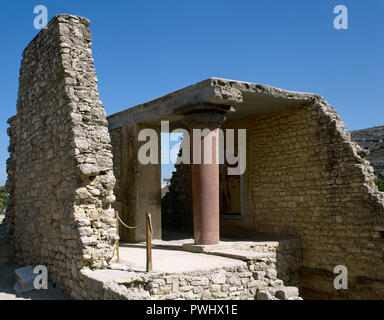 Griechenland. Kreta. Palast von Knossos (1700-1450 v. Chr.). Eingang Süd mit einem Fresko der Lily Prinz. Stockfoto