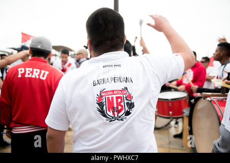 Fanatismus in Peru Peru gegen Chile Fußball. Stockfoto