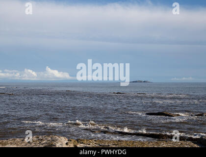 Die Insel kann in der Firth-of-Forth von Anstruther gesehen Stockfoto