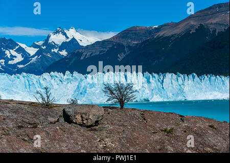 Der Perito Moreno Gletscher (Spanisch: Glaciar Perito Moreno) ist ein Gletscher im Los Glaciares Nationalpark im Südwesten der Provinz Santa Cruz entfernt Stockfoto