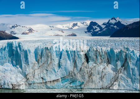 Der Perito Moreno Gletscher (Spanisch: Glaciar Perito Moreno) ist ein Gletscher im Los Glaciares Nationalpark im Südwesten der Provinz Santa Cruz entfernt Stockfoto