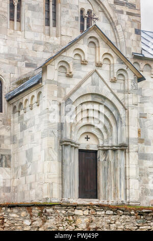 Das Kloster Studenica, 12. Jahrhundert serbisch-orthodoxen Kloster in der Nähe der Stadt Kraljevo. Detail der Kirche Dekorationen. Stockfoto