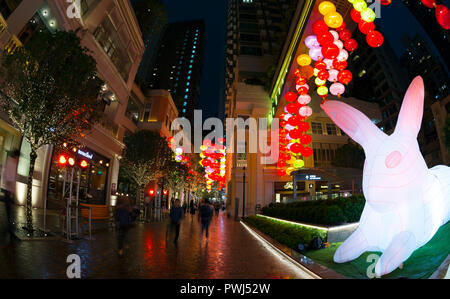 Dekorationen abends beleuchtet am Lee Tung Avenue, die neue städtische Erneuerung Entwicklung in Hongkong, China. Stockfoto