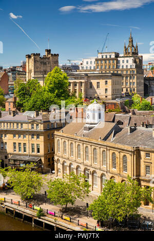 Großbritannien, England, Tyneside, Newcastle upon Tyne, Guildhall und Kai Gebäude, Erhöhte Ansicht von Tyne Bridge Stockfoto