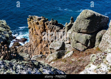 Carn Les Boel, robuste Granit Felsen Landspitze Detail; Cornish Coast in der Nähe von Lands End. Carn Les Boel, in der Nähe von Lands End, Cornwall, England. Stockfoto