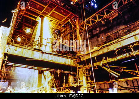 Battersea Power Station - Entfernung von Kessel und Turbinen im 'Haus' im März 1988 Stockfoto