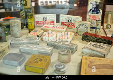 Die Victorian Apothecary bei George Marshall Medical Museum, Worcestershire Royal Hospital, Worcester, England, Großbritannien Stockfoto