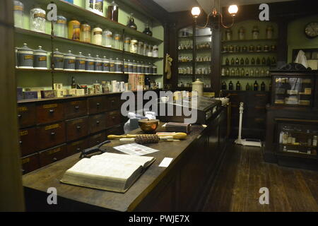 Die Victorian Apothecary's Steward Apotheke, an den Worcester Museum und Kunstgalerie, Worcester, England, Großbritannien Stockfoto