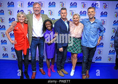 (Nach rechts) Anthea Turner, John Leslie, Diane-Louise Jordan, Tim Vincent, Katie Hill und Richard Speck besuchen Big Blue Peter's Geburtstag, feiert 60-jähriges Jubiläum der Show, bei der BBC Philharmonic Studio in der Media City UK, Salford Links. Stockfoto