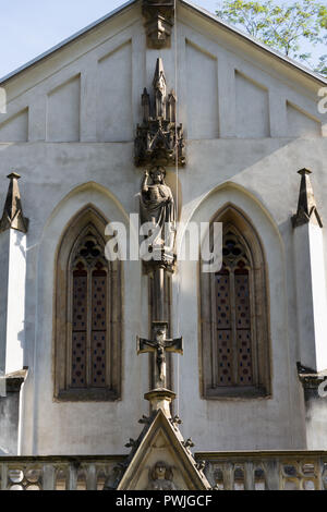 Hl. Maximilian Kapelle auf dem Friedhof in Saint John unter der Klippe, Svatý Jan pod Skalou, Tschechien, sonnigen Sommertag Stockfoto