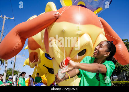 Miami Florida, Little Havana, Calle Ocho, Achte Straße, Tres Reyes Magos, Parade zum Tag der drei Könige, Hispanic-Festival, Ballon, Festwagen, aufblasbar, Schwarzafric Stockfoto