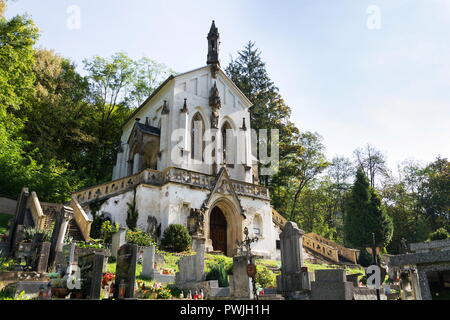 Hl. Maximilian Kapelle auf dem Friedhof in Saint John unter der Klippe, Svatý Jan pod Skalou, Tschechien, sonnigen Sommertag Stockfoto