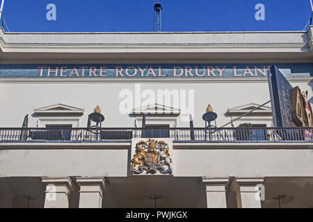 London, Covent Garden. Das Theatre Royal, Drury Lane, zeigt das Mittelteil der Fassade von 1812. Stockfoto