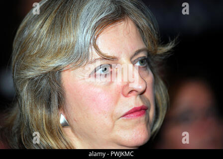 Theresa May MP (1. Oktober 1956 geboren), der britische Premierminister seit 2016 & MP für Maidenhead, Berkshire. Fotografiert, wenn sie Schatten Führer war... Stockfoto