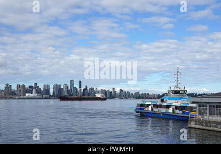 Seabus auf dem Weg in die Innenstadt von Vancouver aus der North Shore, Vancouver, BC, Kanada Stockfoto