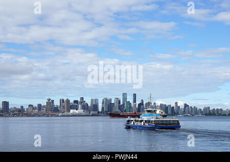 Seabus auf dem Weg in die Innenstadt von Vancouver aus der North Shore, Vancouver, BC, Kanada Stockfoto