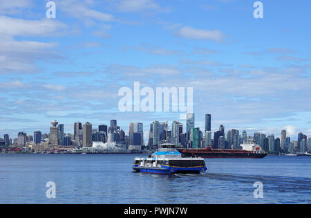 Seabus auf dem Weg in die Innenstadt von Vancouver aus der North Shore, Vancouver, BC, Kanada Stockfoto