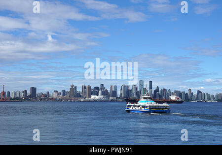 Seabus auf dem Weg in die Innenstadt von Vancouver aus der North Shore, Vancouver, BC, Kanada Stockfoto