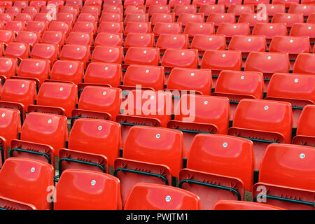 Stadium Seating, Reihen von leeren Sitze, Großbritannien Stockfoto