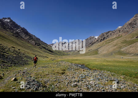 Trekking zu den Gumbezjikul Pass, Pshart Tal, Murghab, Tadschikistan Stockfoto