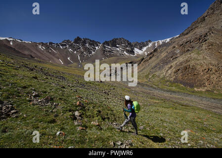 Trekking zu den Gumbezjikul Pass, Pshart Tal, Murghab, Tadschikistan Stockfoto