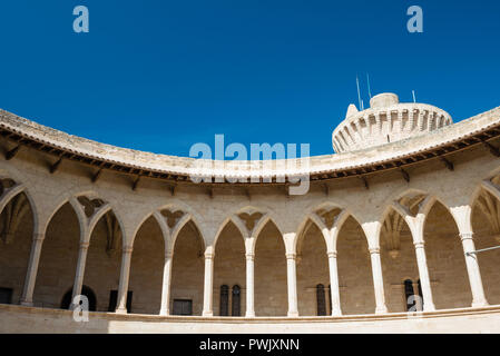 Das Schloss Bellver - Mittelalterliche fofrtress in Palma de Mallorca, Balearen, Spanien Stockfoto